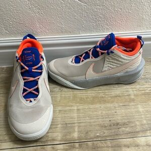 NWB Nike Hustle. Never used. 7Y.